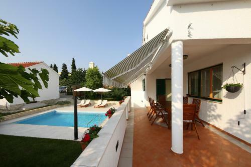 Villa With Pool Beatrix