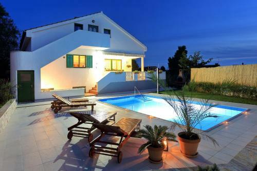 Villa With Pool Beatrix