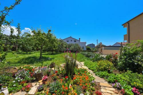 City Villa With Pool Yespeace