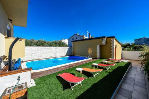 City Villa With Pool Yespeace
