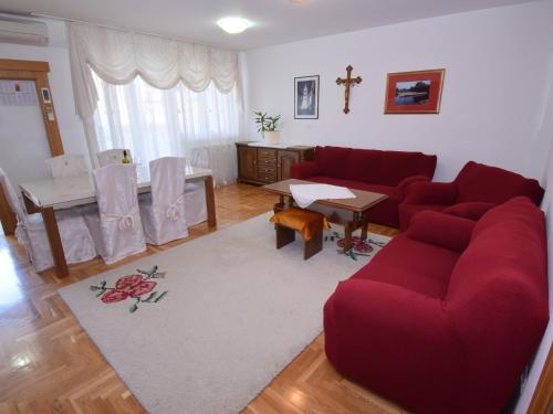 Spacious Apartment In Zadar Near Town