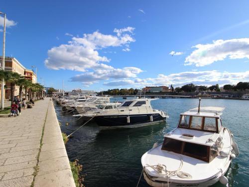 Spacious Apartment In Zadar Near Town