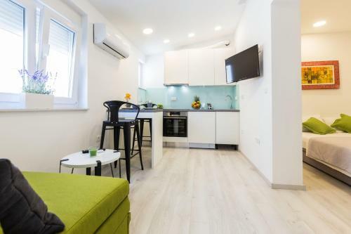 2sis Apartments