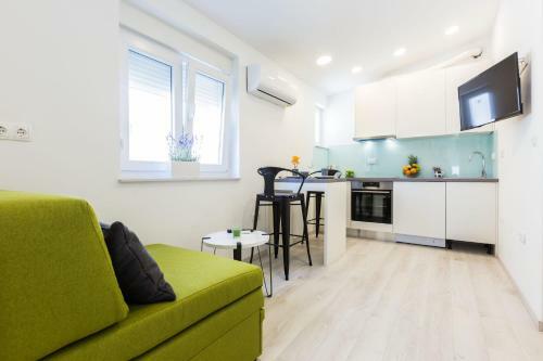 2sis Apartments