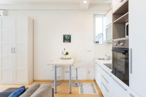Apartamento 150sqm Main Square Apt!-4 Units-great For Groups!