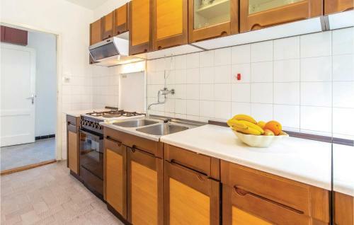 Two-bedroom Holiday Home In Bakarac