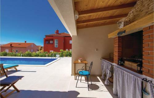 Three-bedroom Apartment In Barbat
