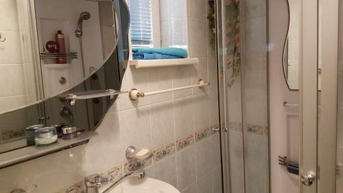 Hostal Naiza Guesthouse And Apartments