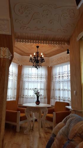 Hostal Naiza Guesthouse And Apartments