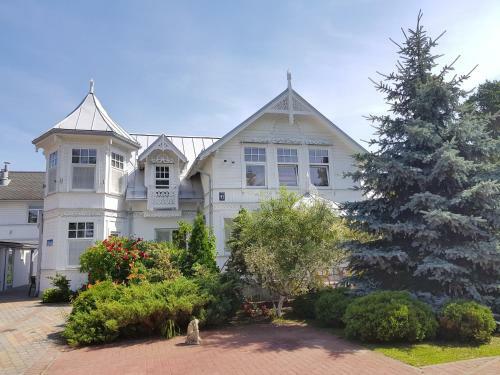 Hostal Naiza Guesthouse And Apartments