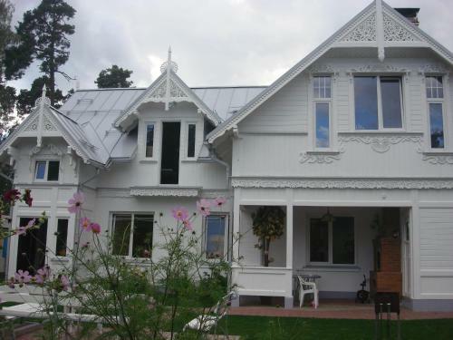 Hostal Naiza Guesthouse And Apartments