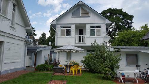 Hostal Naiza Guesthouse And Apartments