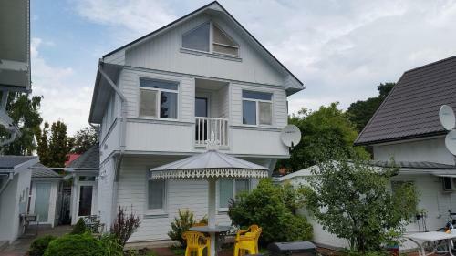 Hostal Naiza Guesthouse And Apartments