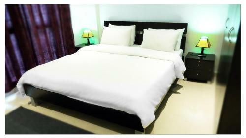Leaders Plaza Apartments