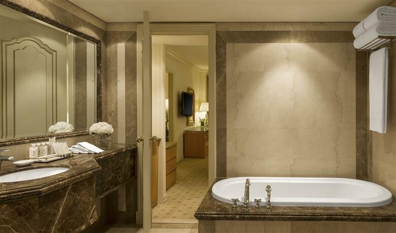 Sheraton Kuwait, A Luxury Collection Hotel