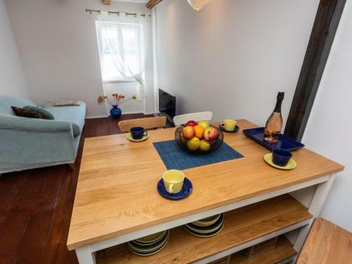 Adorable Holiday Home Located Near The Beach !