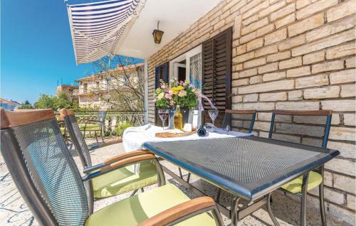 Three-bedroom Apartment In Biograd