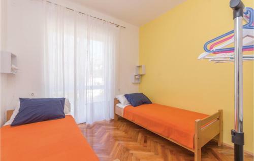 Three-bedroom Apartment In Biograd