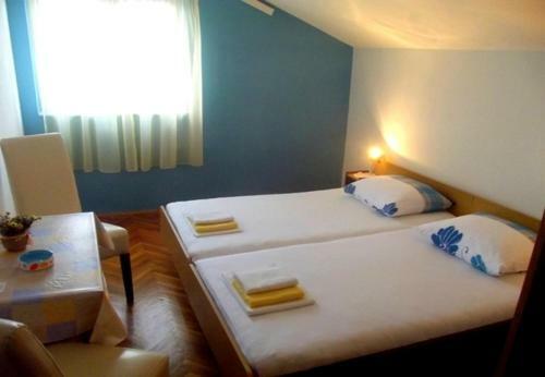 Hostal Apts And Rooms Ognjen- Family Friendly