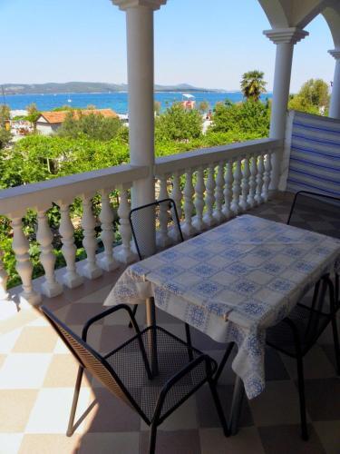 Apartment 3545-3 For 2 + 2 Pers. In Biograd Na Moru