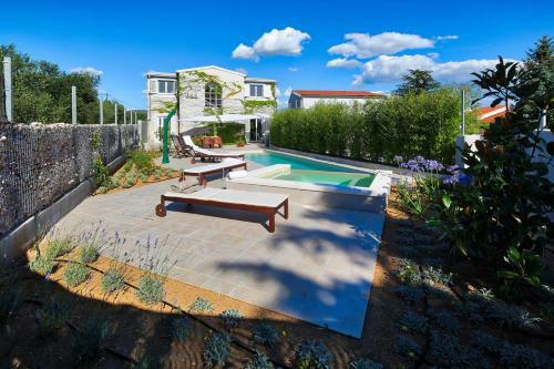 Beautiful Villa B&b, In Dalmatia, With A Pool