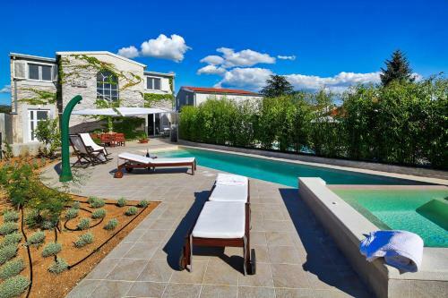 Beautiful Villa B&b, In Dalmatia, With A Pool