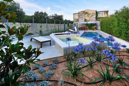 Beautiful Villa B&b, In Dalmatia, With A Pool