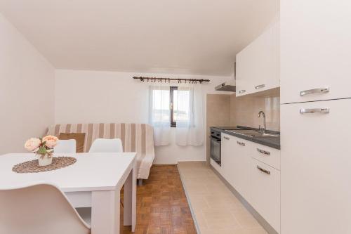 Apartment Quartz