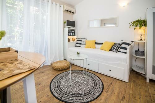 Beautiful Apartments With Balcony In Central Biograd - Bnm 2