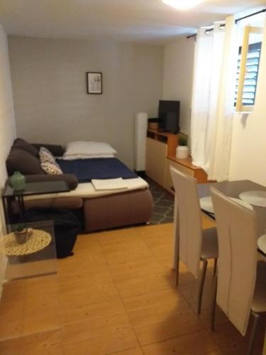 Cozy Apartments With Balcony And Garden - Ae1192