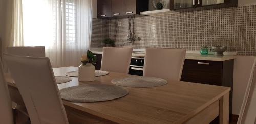 Cozy Apartments With Balcony And Garden - Ae1192
