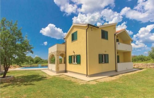 Four-bedroom Holiday Home In Miljevci