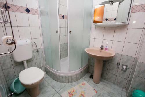 Hostal Apartments Elenora