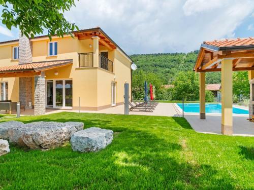 Quaint Holiday Home In Lovinac With Terrace