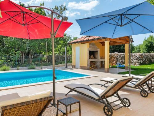 Quaint Holiday Home In Lovinac With Terrace