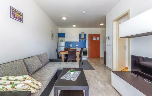 One-bedroom Apartment In Crikvenica