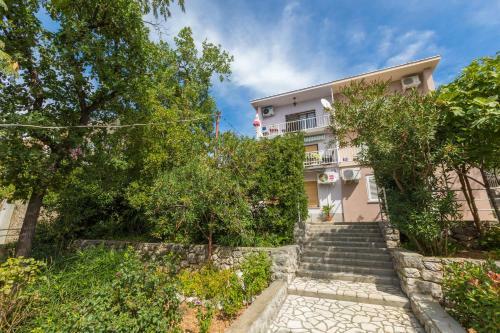 Apartamentos Avisnja