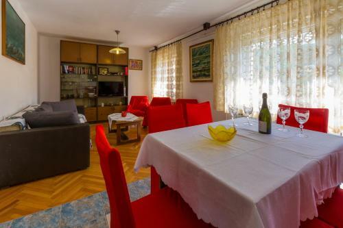 Anena Apartment