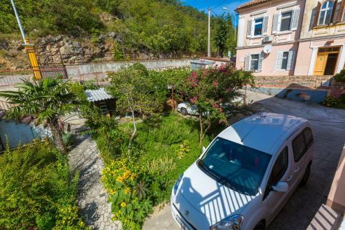 Anena Apartment