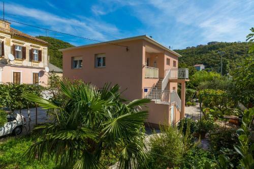 Anena Apartment