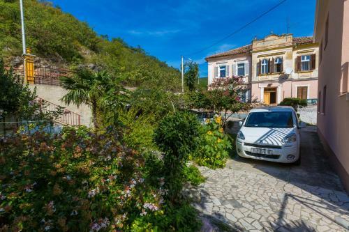 Anena Apartment