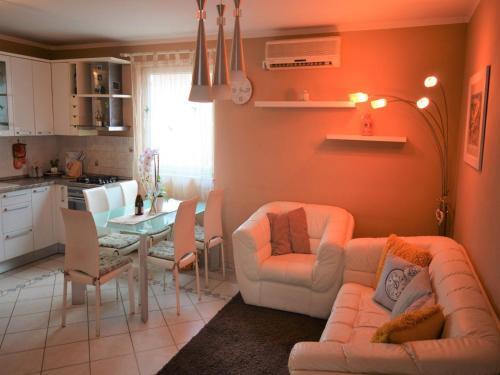 Apartment Iva Orange