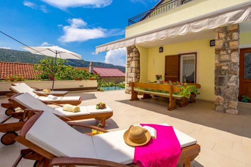 Villa Natura With Pool