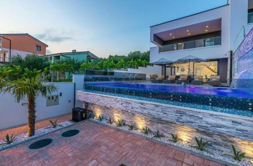Hostal Villa Lorena With Pool