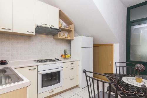 Apartments Sonja - 100 M From Sea