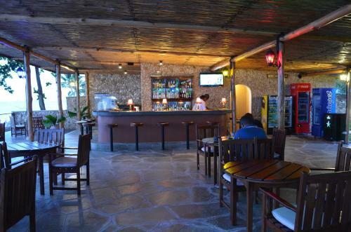 Travellers Beach Hotel