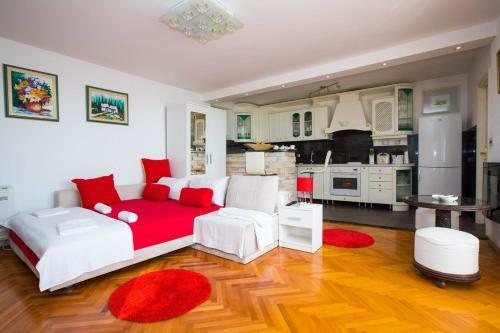Stay Healthy Apartments
