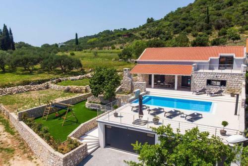Villa Rustic Stone House