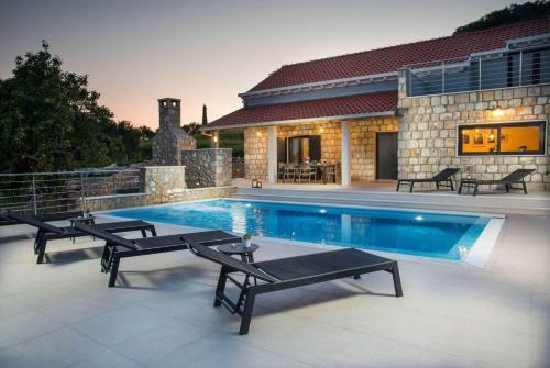Villa Rustic Stone House