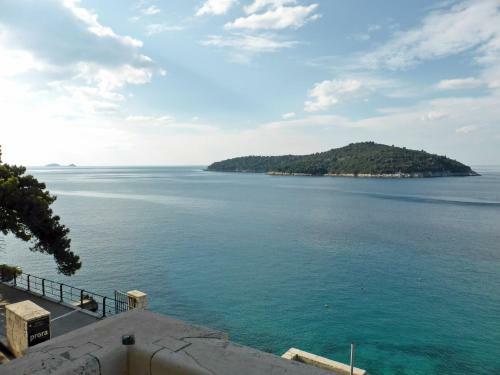 Luxury Beachfront Apartment Banje